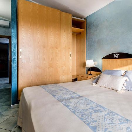 Hotel Villa Del Mare Solanas Solanas  Ngoại thất bức ảnh
