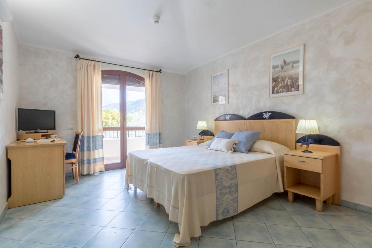 Hotel Villa Del Mare Solanas Solanas  Ngoại thất bức ảnh