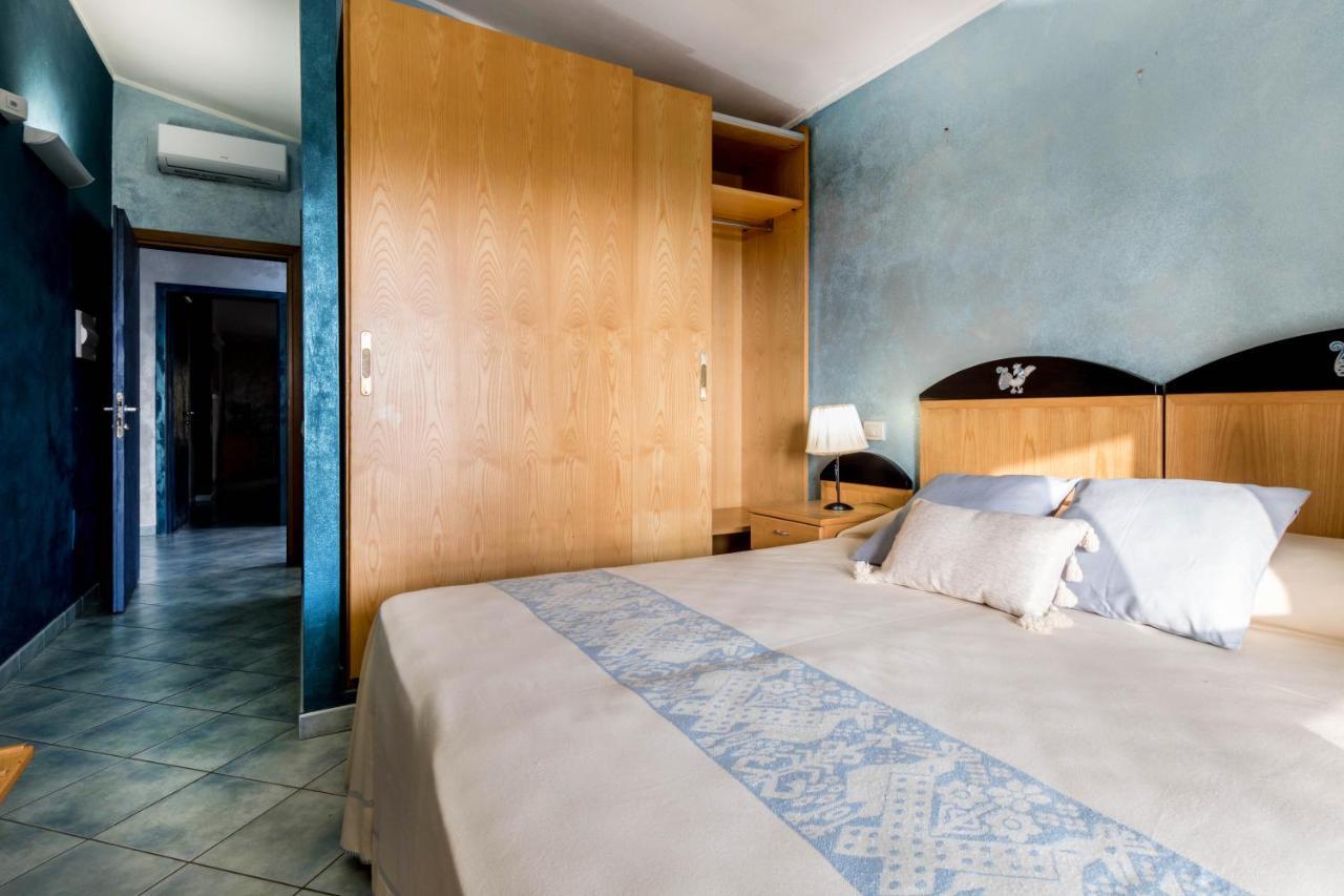 Hotel Villa Del Mare Solanas Solanas  Ngoại thất bức ảnh