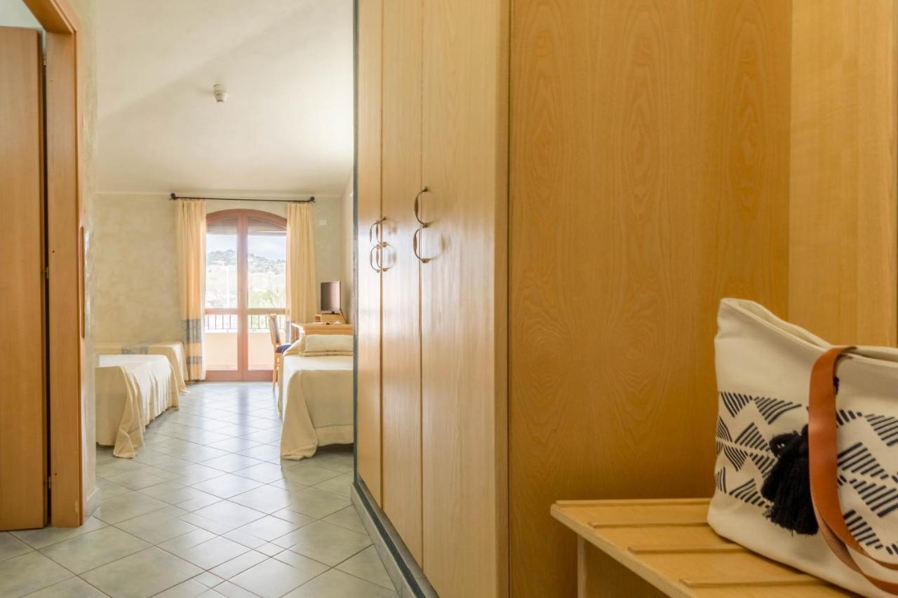 Hotel Villa Del Mare Solanas Solanas  Ngoại thất bức ảnh