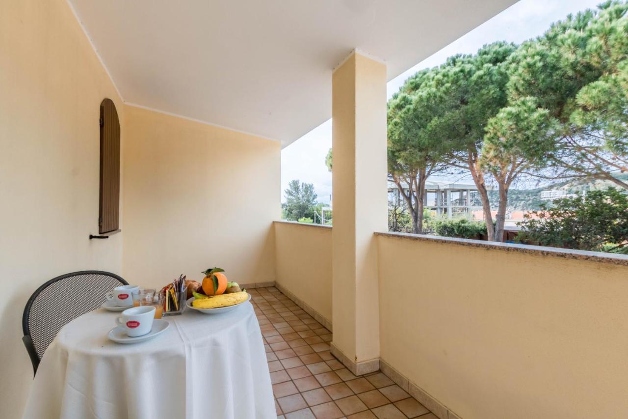Hotel Villa Del Mare Solanas Solanas  Ngoại thất bức ảnh
