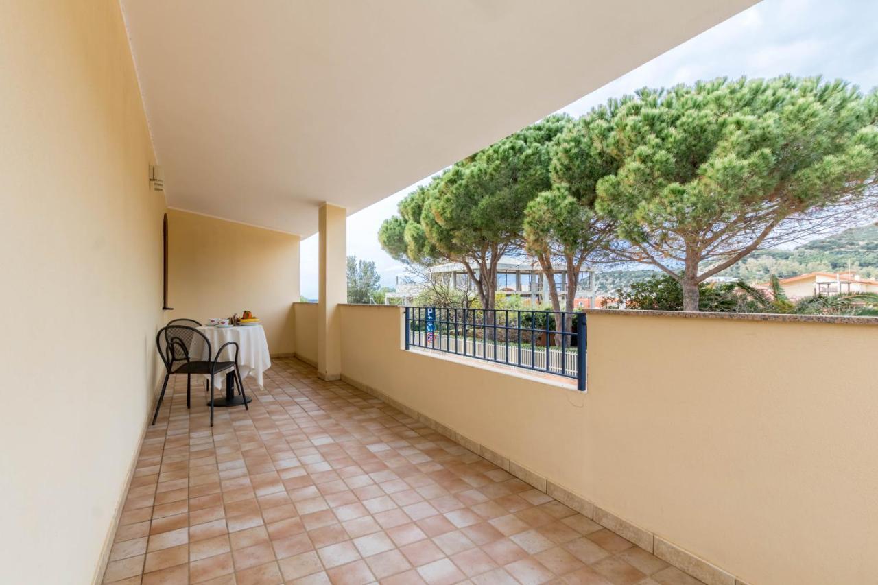 Hotel Villa Del Mare Solanas Solanas  Ngoại thất bức ảnh