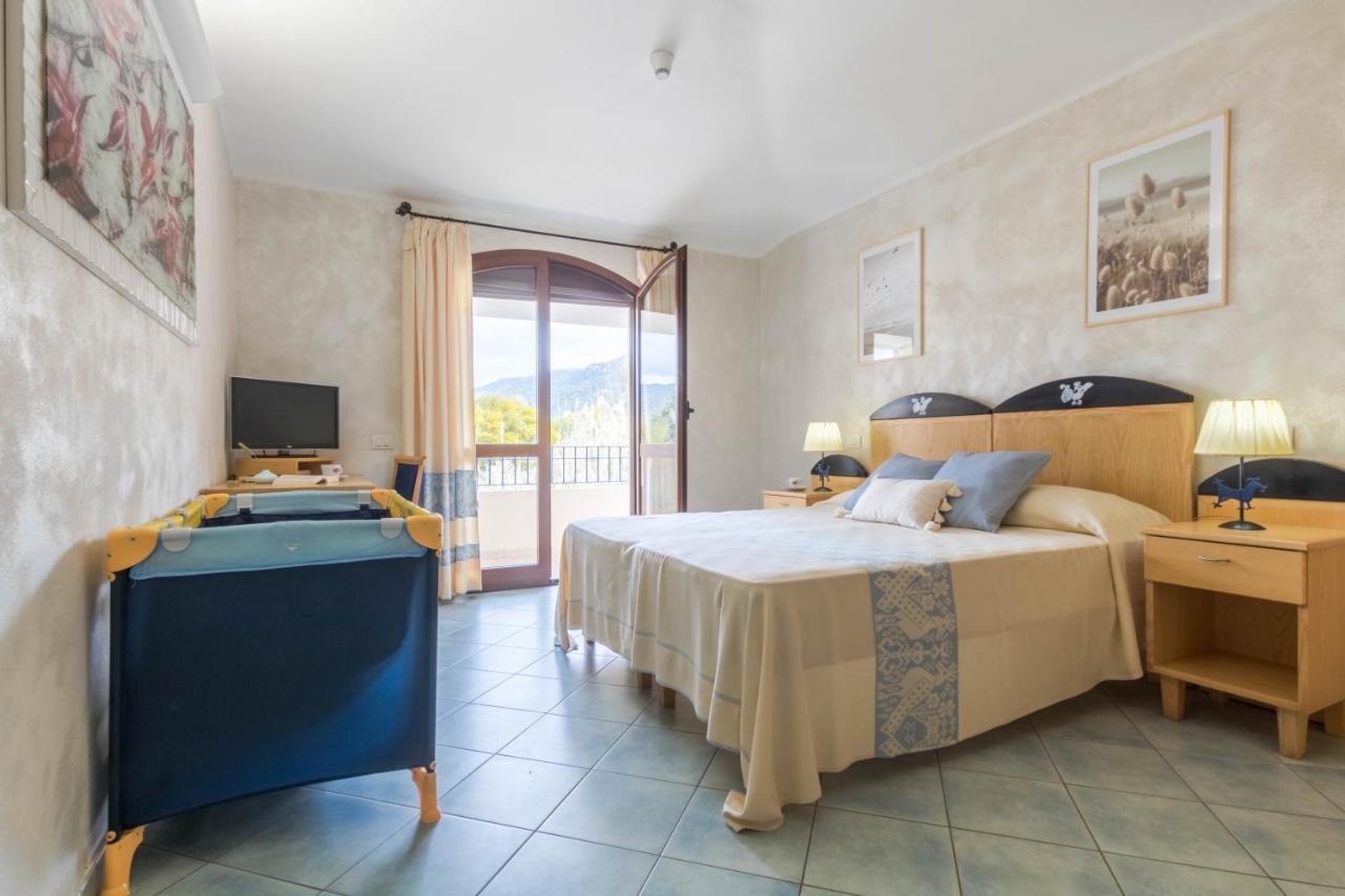 Hotel Villa Del Mare Solanas Solanas  Ngoại thất bức ảnh