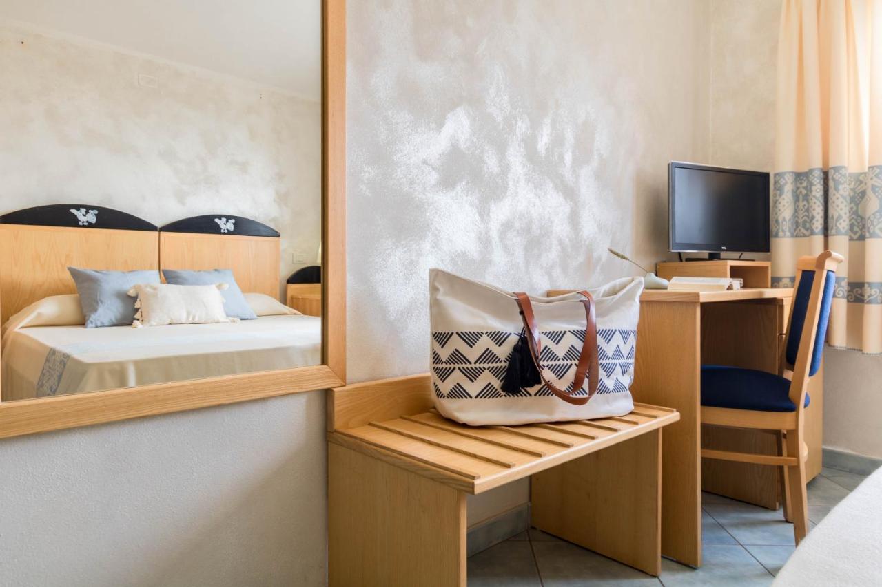 Hotel Villa Del Mare Solanas Solanas  Ngoại thất bức ảnh