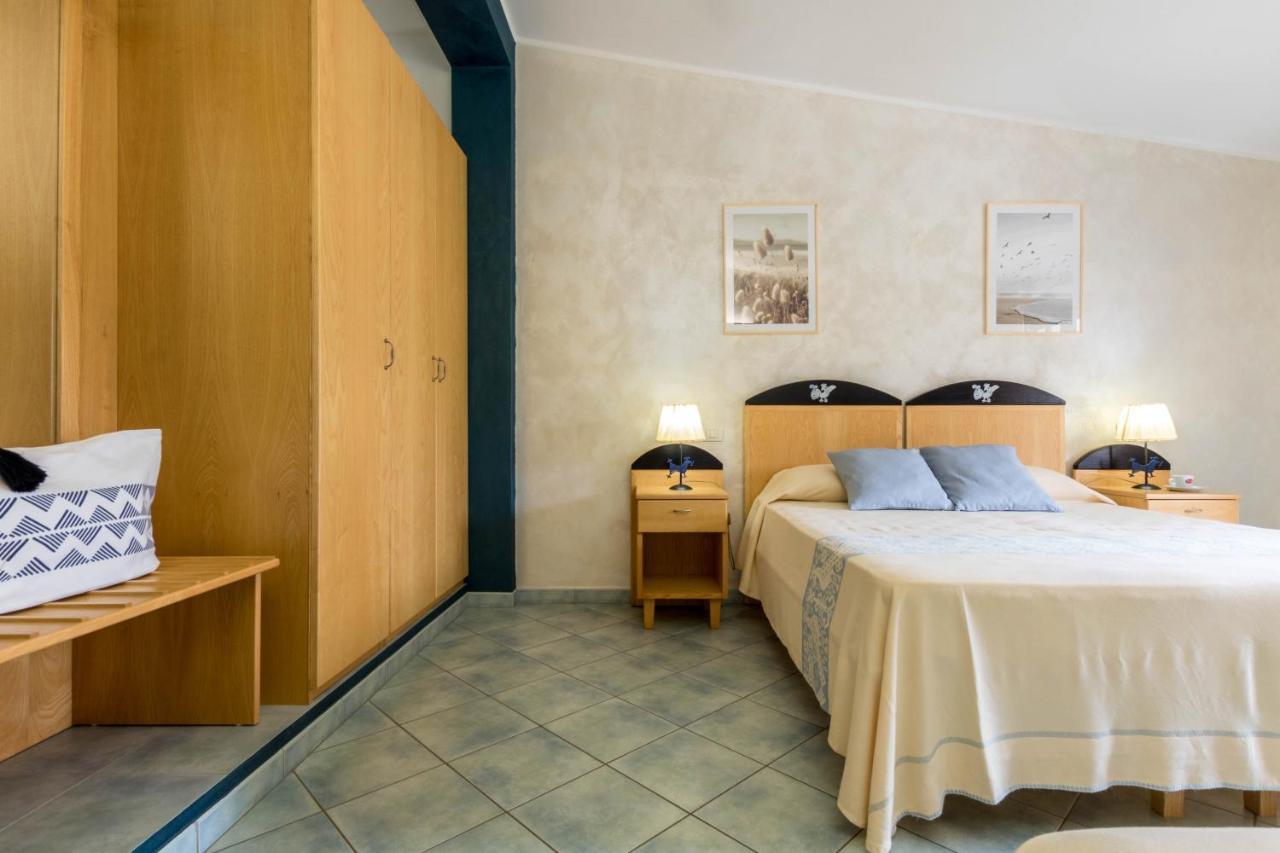 Hotel Villa Del Mare Solanas Solanas  Ngoại thất bức ảnh