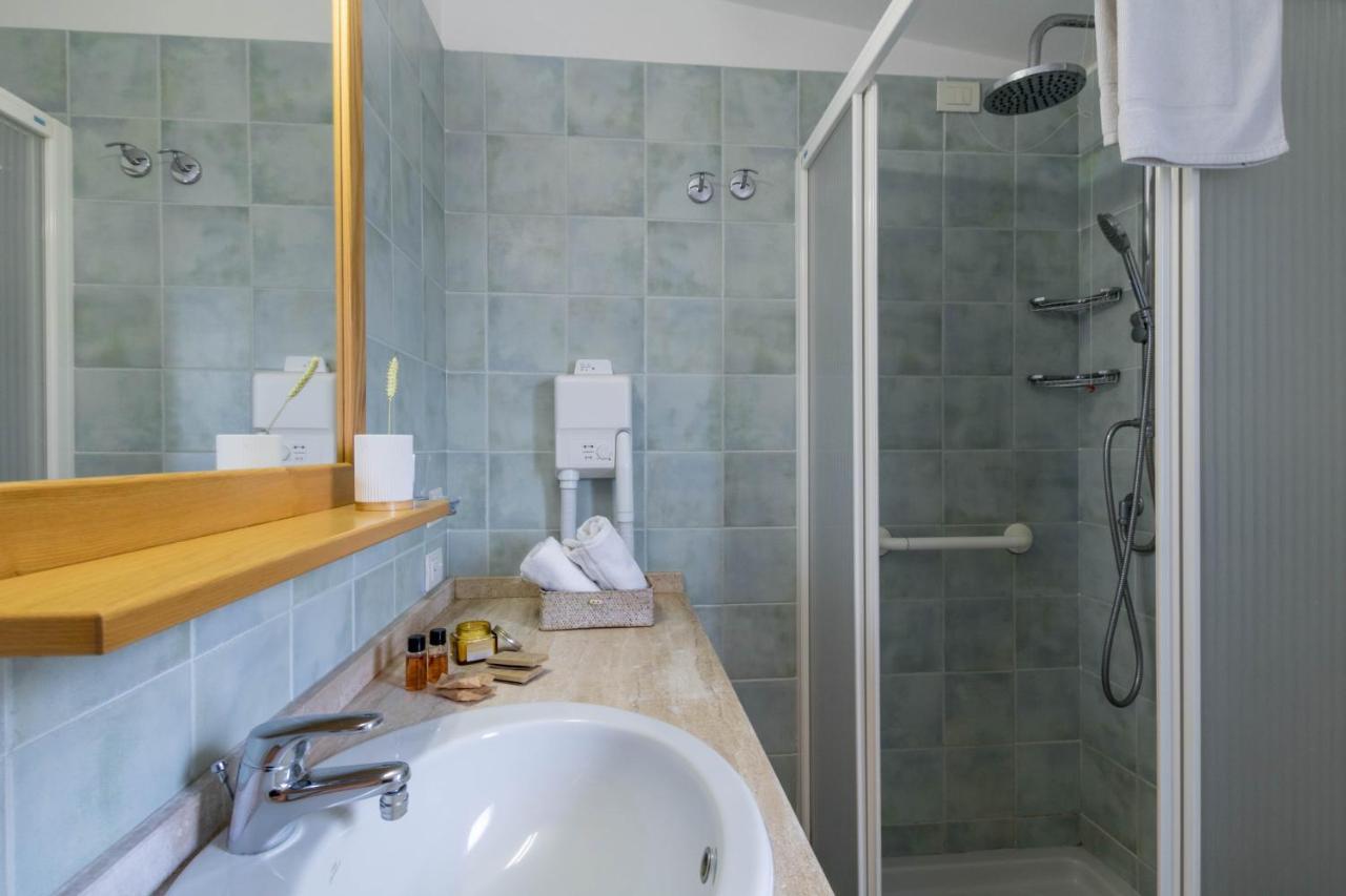 Hotel Villa Del Mare Solanas Solanas  Ngoại thất bức ảnh