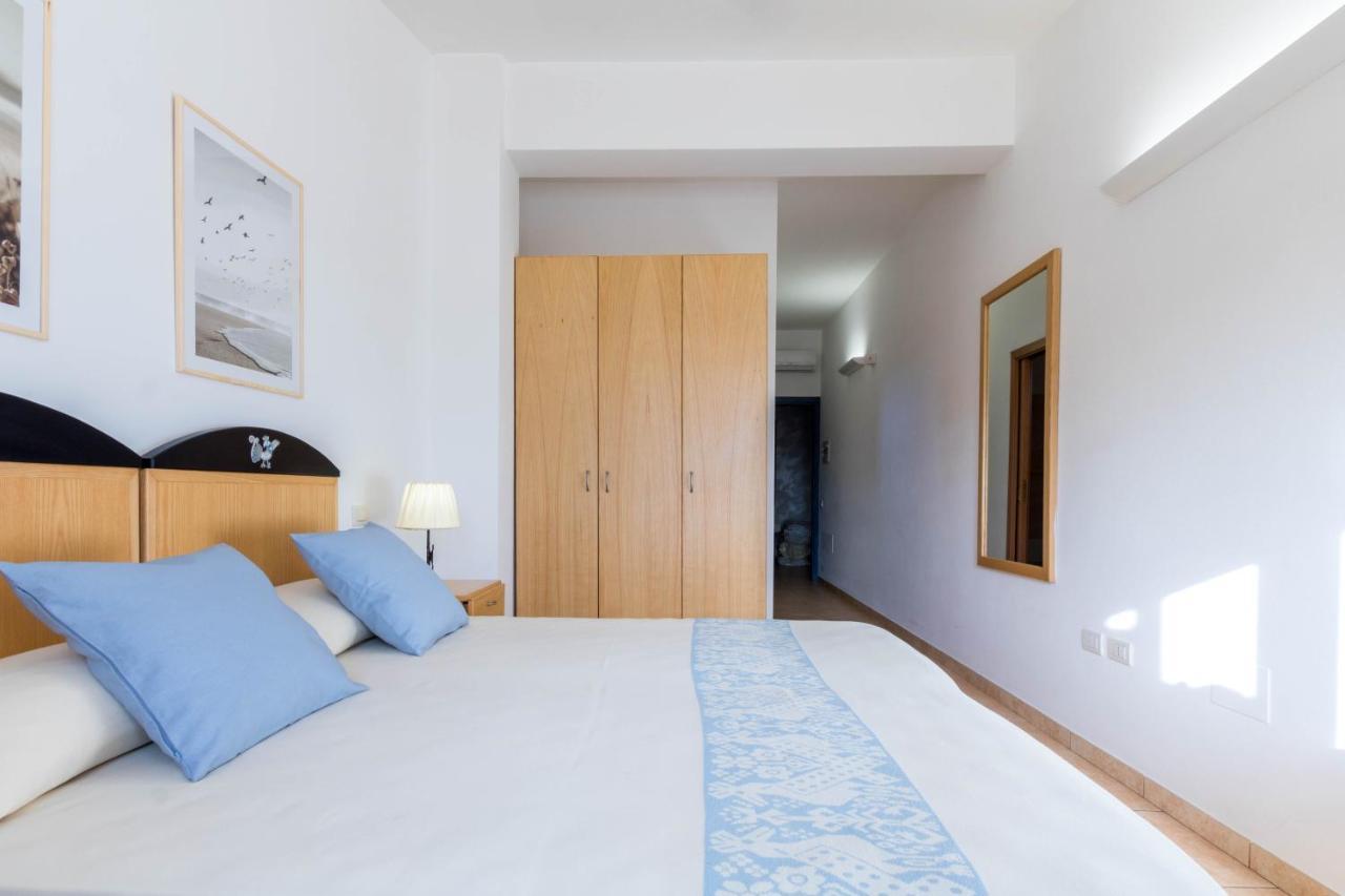 Hotel Villa Del Mare Solanas Solanas  Ngoại thất bức ảnh